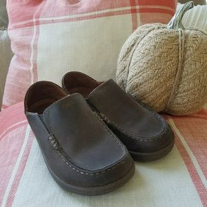 Boys size 12 Olukai leather slip on dress shoes